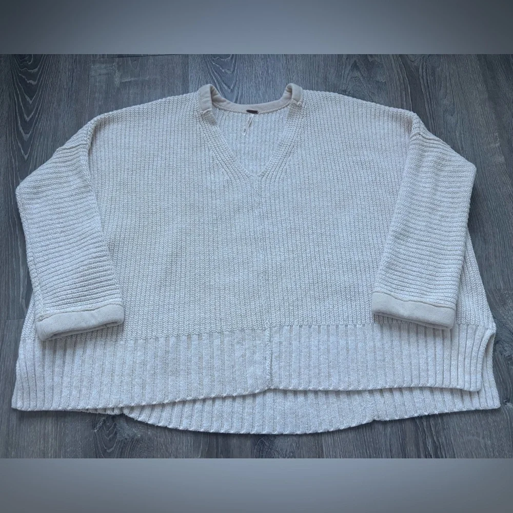 Free People oversized Cream V-Neck Sweater size m/l
